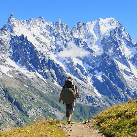 Cozy With Garden In - Happy Apartmán Courmayeur
